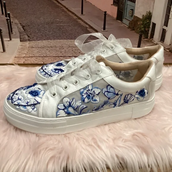 Betsey Johnson Blue and White Floral Sneakers 9M - Picture 5 of 7